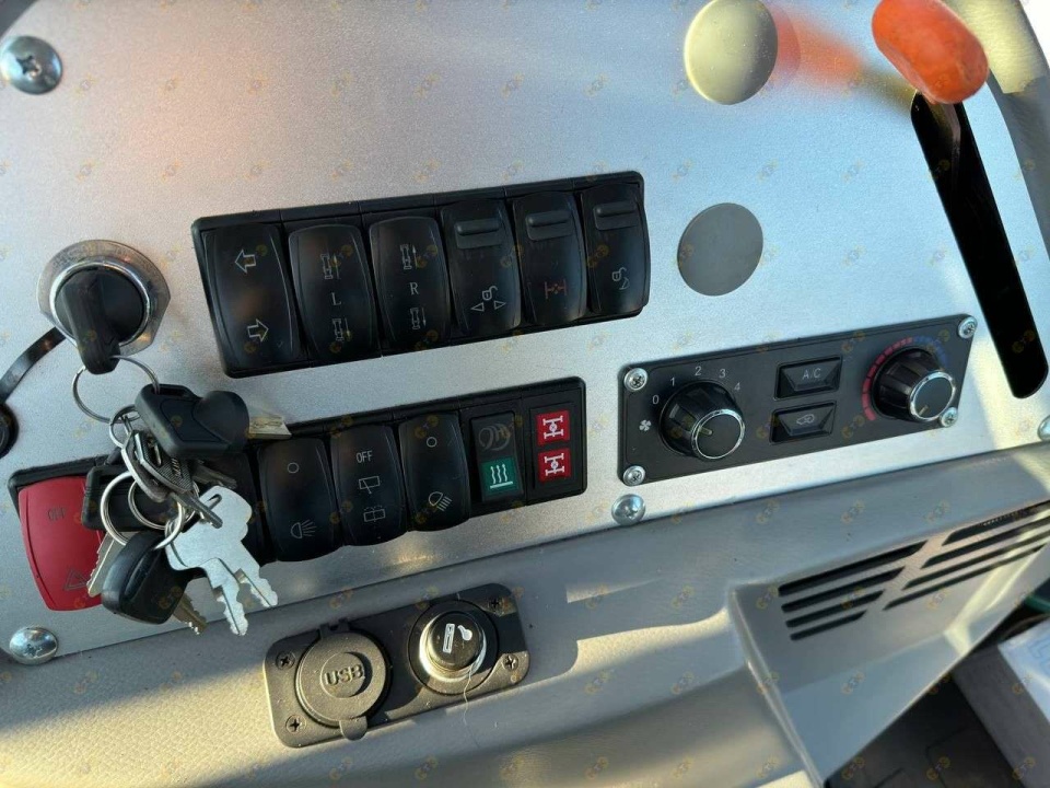 Экскаватор-погрузчик MTK WZM 4PRO, мощность двигателя 100 кВт