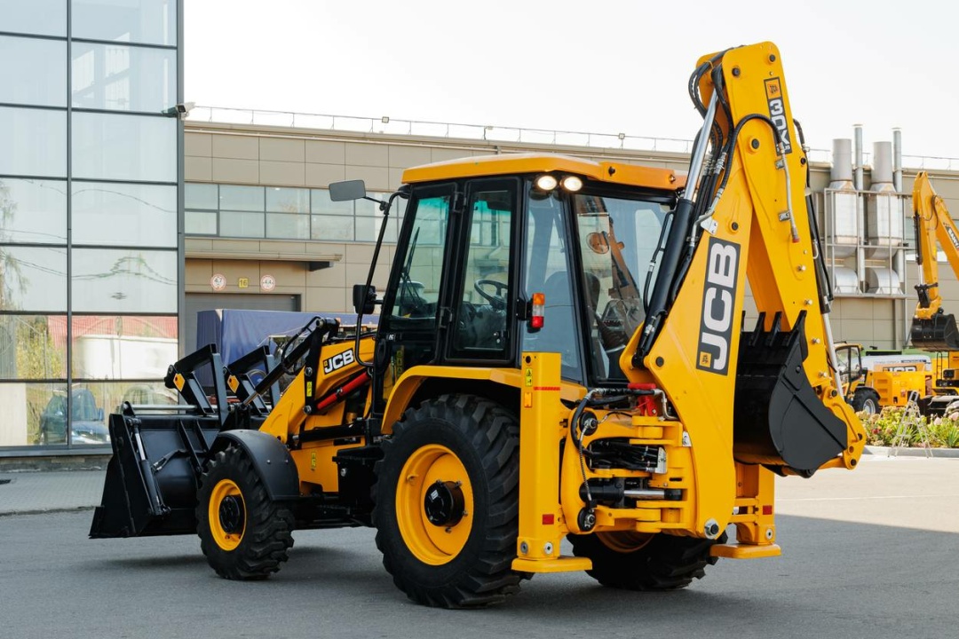 Экскаватор-погрузчик JCB 3DX Plus (Индия), мощность двигателя 68 кВт, эксплуатационная масса 8150 кг