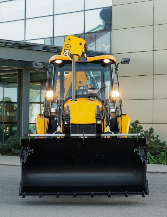 Экскаватор-погрузчик JCB 3DX Plus (Индия), мощность двигателя 68 кВт, эксплуатационная масса 8150 кг