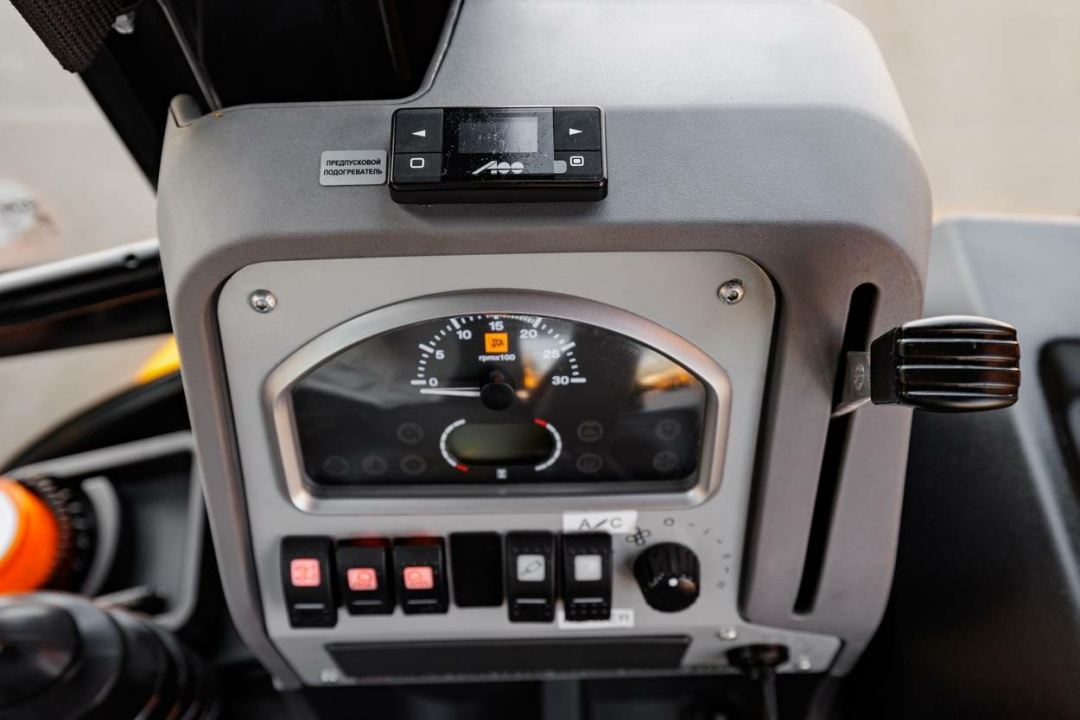 Экскаватор-погрузчик JCB 3DX Plus (Индия), мощность двигателя 68 кВт, эксплуатационная масса 8150 кг