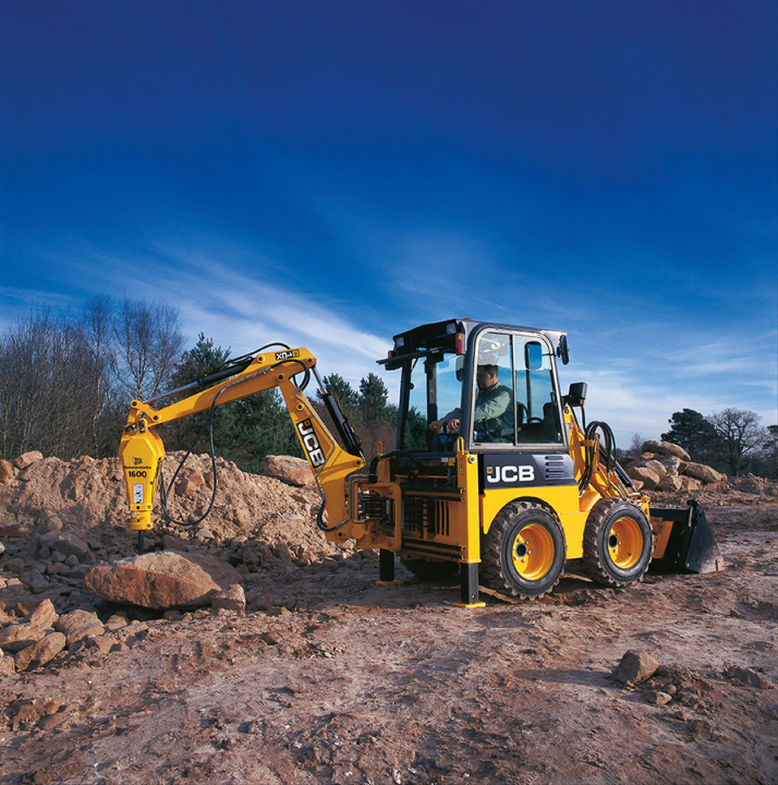 Экскаватор-погрузчик JCB 1CX, мощность двигателя 36.3 кВт, эксплуатационная масса 2850 кг