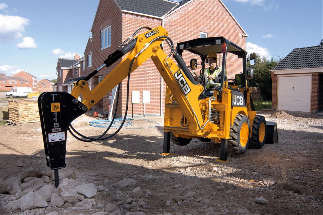 Экскаватор-погрузчик JCB 1CX, мощность двигателя 36.3 кВт, эксплуатационная масса 2850 кг