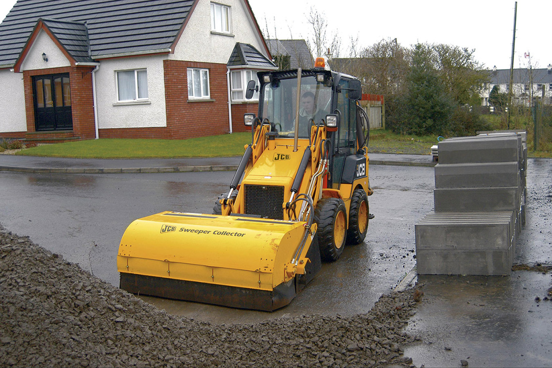 Экскаватор-погрузчик JCB 1CX, мощность двигателя 36.3 кВт, эксплуатационная масса 2850 кг