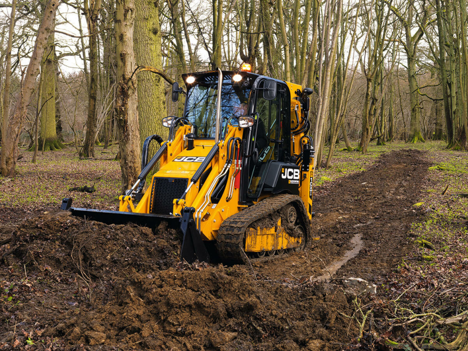 Экскаватор-погрузчик JCB 1CXT, мощность двигателя 36.6 кВт, эксплуатационная масса 4342 кг