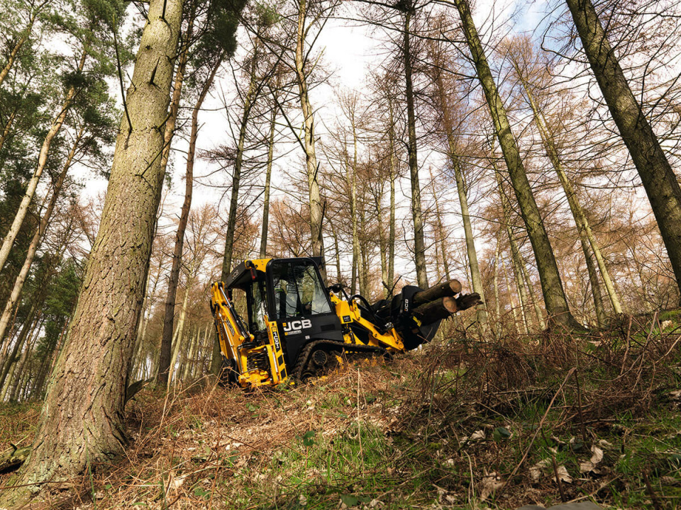 Экскаватор-погрузчик JCB 1CXT, мощность двигателя 36.6 кВт, эксплуатационная масса 4342 кг