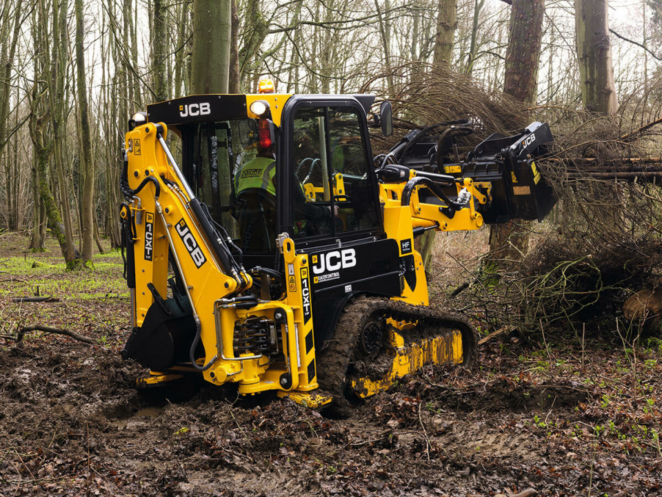 Экскаватор-погрузчик JCB 1CXT, мощность двигателя 36.6 кВт, эксплуатационная масса 4342 кг