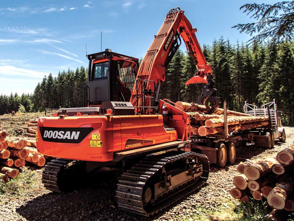 Перегружатель леса Develon DX225LL
