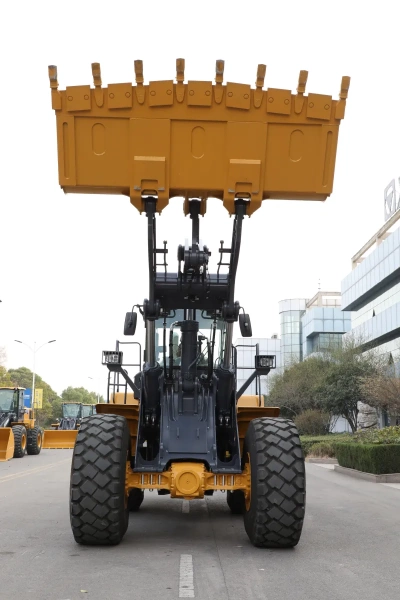 Фронтальный погрузчик XCMG XC 978, грузоподъемность 7,8 т