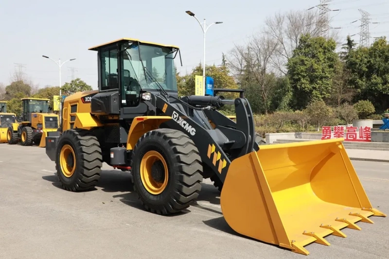 Фронтальный погрузчик XCMG XC948, грузоподъемность 4,5 т