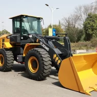 Фронтальный погрузчик XCMG XC948, грузоподъемность 4,5 т