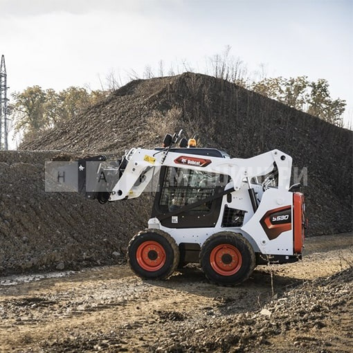 Мини-погрузчик Bobcat S530 (AC, джойстики), высота подъема 3023 мм
