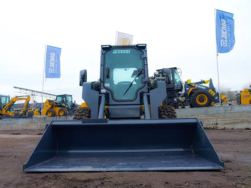 Мини-погрузчик XCMG SV790RU