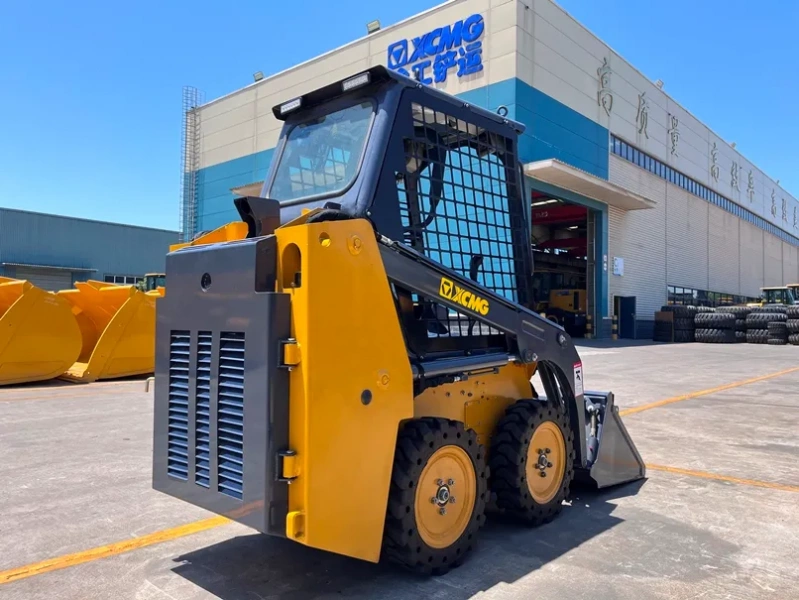 Мини-погрузчик XCMG SR710RU