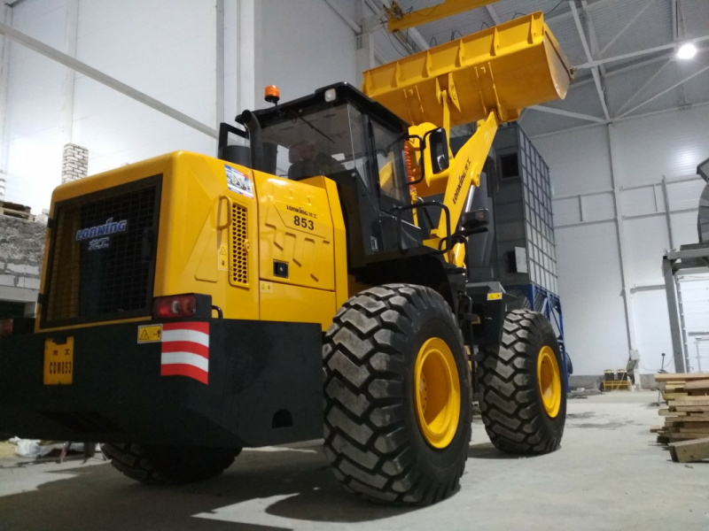 Фронтальный погрузчик Lonking CDM853N, грузоподъемность 5000 кг.