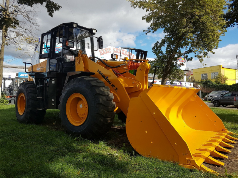 Фронтальный погрузчик Lonking CDM853N, грузоподъемность 5000 кг.