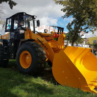 Фронтальный погрузчик Lonking CDM853N, грузоподъемность 5000 кг.