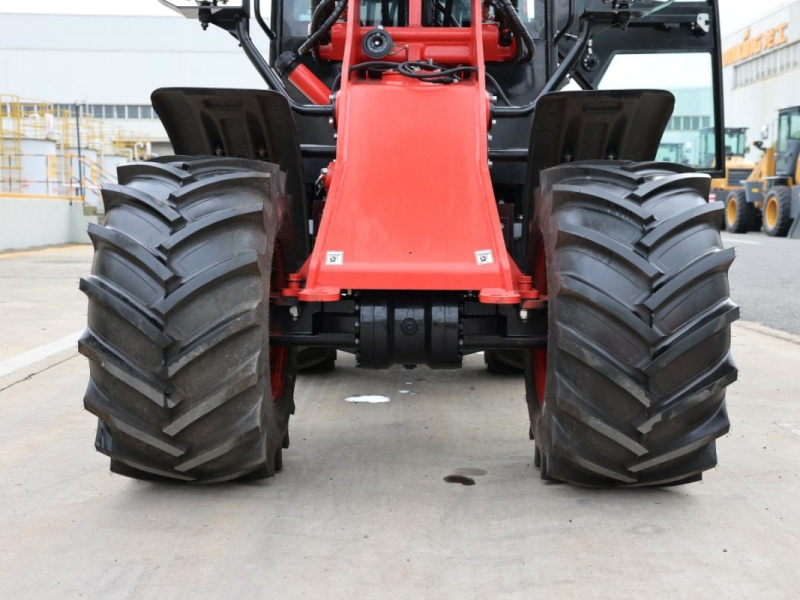 Фронтальный погрузчик Lonking CDM908A, двигатель Kubota, грузоподъемность 800 кг