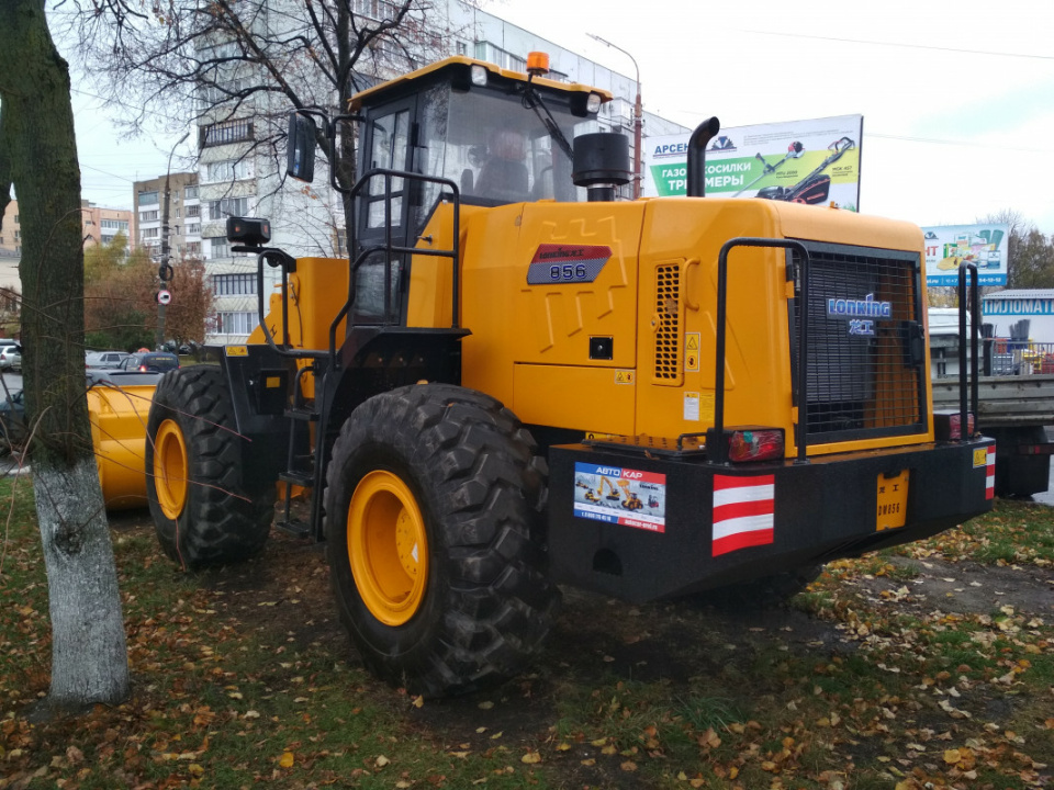Фронтальный погрузчик Lonking CDM856, грузоподъемность 5000 кг.