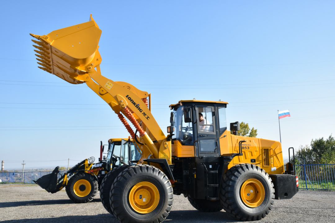 Фронтальный погрузчик Lonking CDM 853, грузоподъемность 5000 кг.
