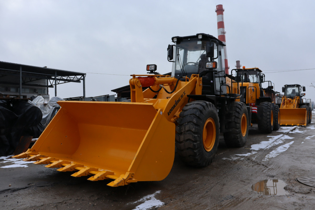 Фронтальный погрузчик Lonking CDM843N, грузоподъемность 4000 кг.