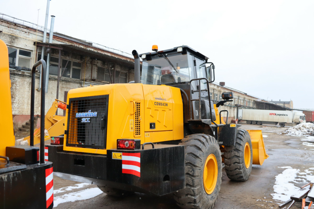 Фронтальный погрузчик Lonking CDM843N, грузоподъемность 4000 кг.
