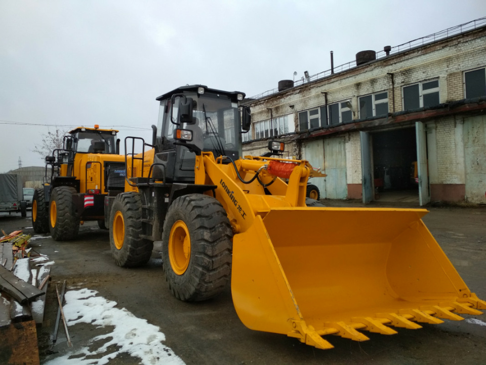 Фронтальный погрузчик Lonking CDM843N, грузоподъемность 4000 кг.