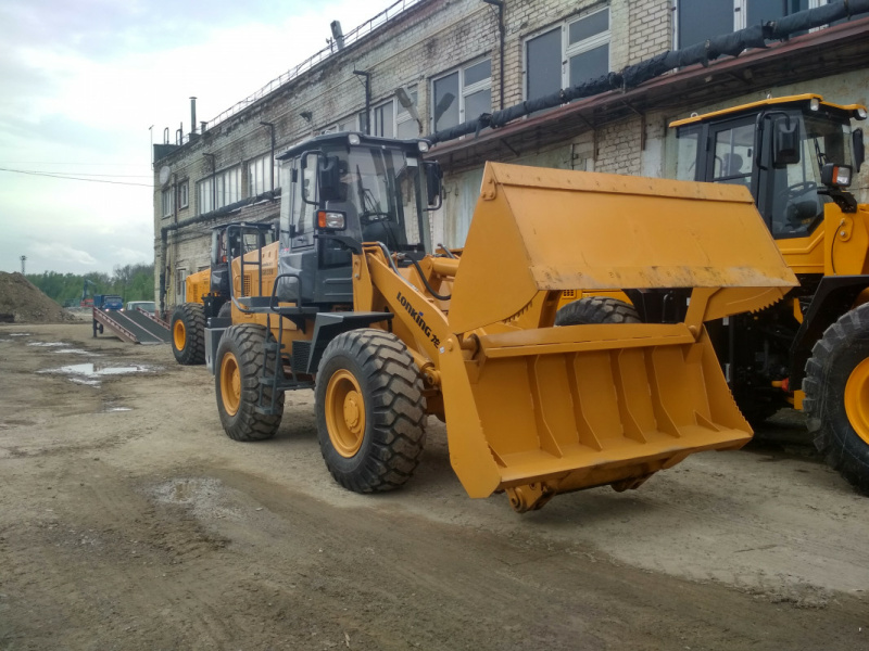 Фронтальный погрузчик Lonking LG833N, грузоподъемность 3000 кг.