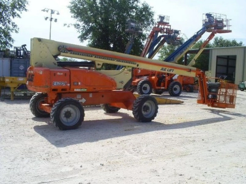 Самоходный коленчатый подъемник JLG E 600 J, грузоподъемность 230 кг, рабочая высота 20.36 м, тип питания Электрический