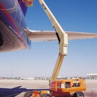 Самоходный коленчатый подъемник JLG E 600 J, грузоподъемность 230 кг, рабочая высота 20.36 м, тип питания Электрический