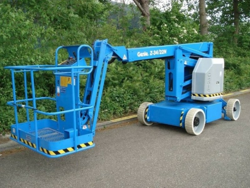 Самоходный подъемник коленчатого типа GENIE GЕNIE Z-34/22N, грузоподъемность 227 кг, размер платформы 0.76 × 1.42 м