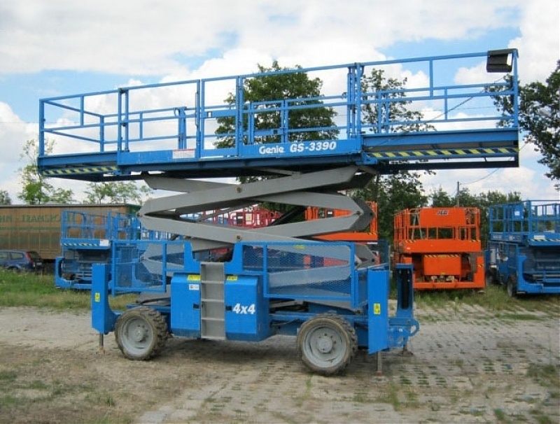 Ножничный подъемник GENIE GЕNIE GS-3390 RT, грузоподъемность 1134 кг
