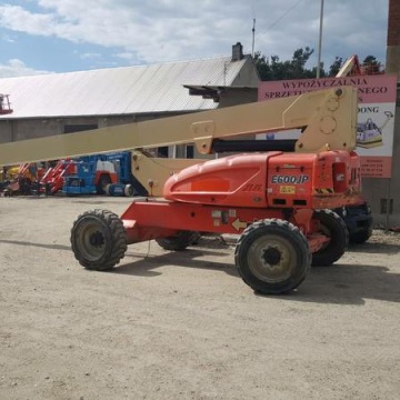 Самоходный коленчатый подъемник JLG E 600 JP, грузоподъемность 230 кг, рабочая высота 20.39 м, тип питания Электрический