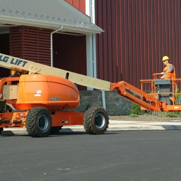 Самоходный коленчатый подъемник JLG 600AJ, грузоподъемность 230 кг, рабочая высота 20.46 м, тип питания Электрический