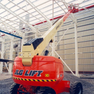 Самоходный коленчатый подъемник JLG 600AJ, грузоподъемность 230 кг, рабочая высота 20.46 м, тип питания Электрический