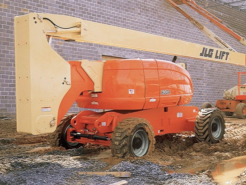 Самоходный коленчатый подъемник JLG 800A, грузоподъемность 230 кг, рабочая высота 26.38 м, тип питания Электрический