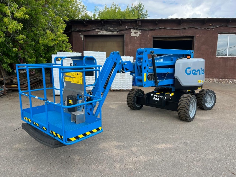 Самоходный подъемник коленчатого типа GENIE GЕNIE Z-45/25JRT, грузоподъемность 227 кг, размер платформы 0.76×1.83 м