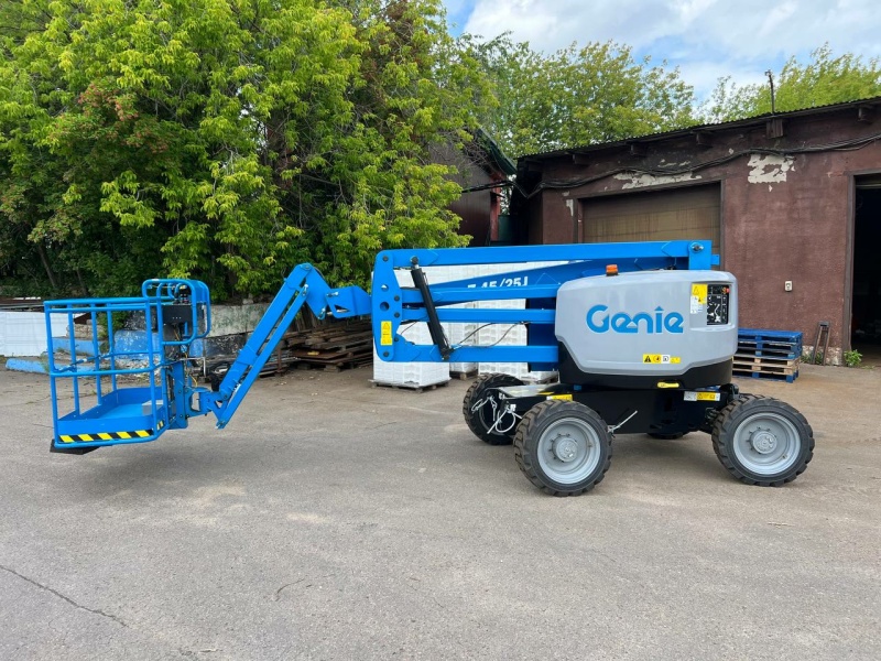 Самоходный подъемник коленчатого типа GENIE GЕNIE Z-45/25JRT, грузоподъемность 227 кг, размер платформы 0.76×1.83 м