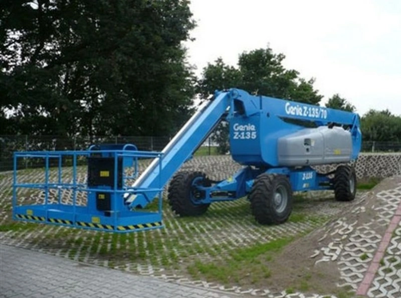 Самоходный подъемник коленчатого типа GENIE GЕNIE Z-135/70, грузоподъемность 272 кг, размер платформы 0.91×2.44 м