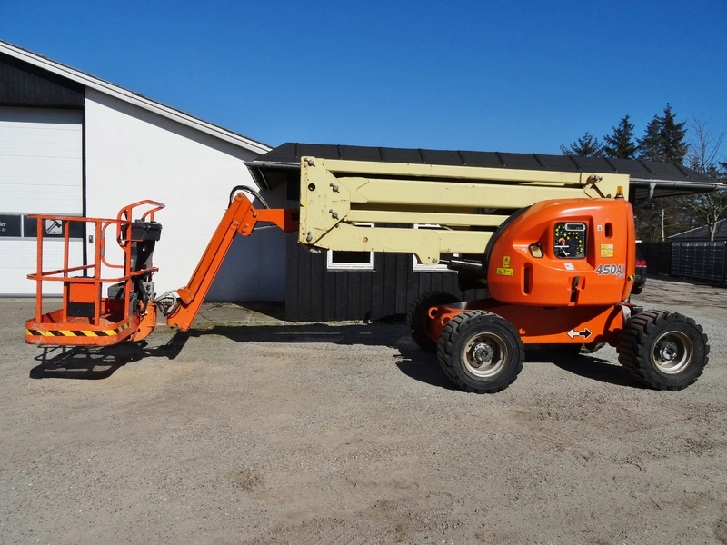 Самоходный коленчатый подъемник JLG 450AJ New, грузоподъемность 250 кг, рабочая высота 15.72 м, тип питания Дизель