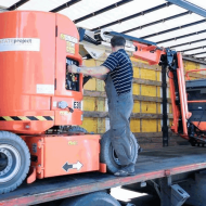 Самоходный коленчатый подъемник JLG E300AJ, грузоподъемность 230 кг, рабочая высота 11.14 м, тип питания электрический, АКБ