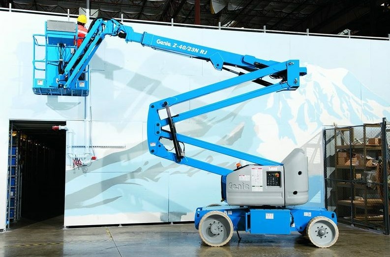 Самоходный подъемник коленчатого типа GENIE GЕNIE Z-40/23N RJ, грузоподъемность 227 кг, размер платформы 0.76×1.17 м