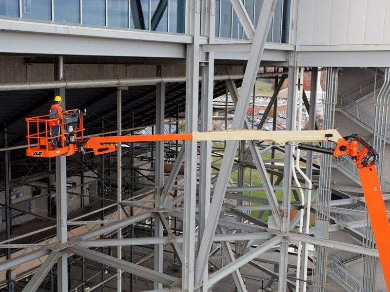 Телескопический подъемник JLG 1500SJ, грузоподъемность 450 кг