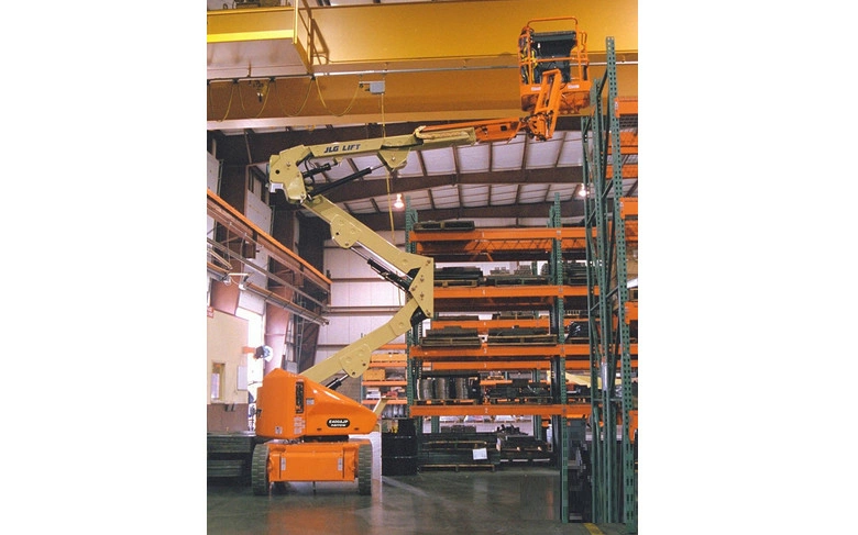 Самоходный коленчатый подъемник JLG M400AJP, грузоподъемность 230 кг, рабочая высота 14.19 м, тип питания аккумуляторный