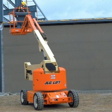 Самоходный коленчатый подъемник JLG E450AJ, грузоподъемность 230 кг, рабочая высота 15.72 м, тип питания электрический, АКБ