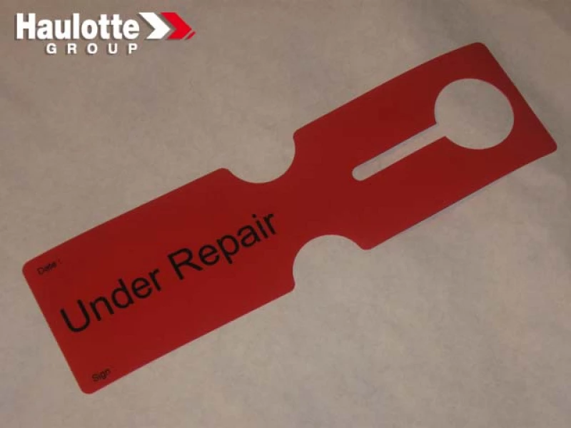 2820308210 - Наклейка (красная)