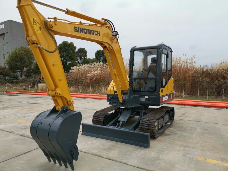 Гусеничный экскаватор SINOMACH GE65H, эксплуатационная масса 6100 кг
