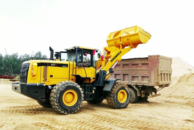 Фронтальный погрузчик SINOMACH 957H, двигатель Cummins 6LTAA 9.3 / ShangChai SC11CB220G2B1