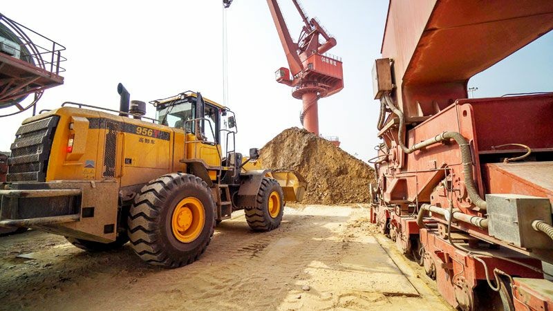 Фронтальный погрузчик SINOMACH 957H, двигатель Cummins 6LTAA 9.3 / ShangChai SC11CB220G2B1