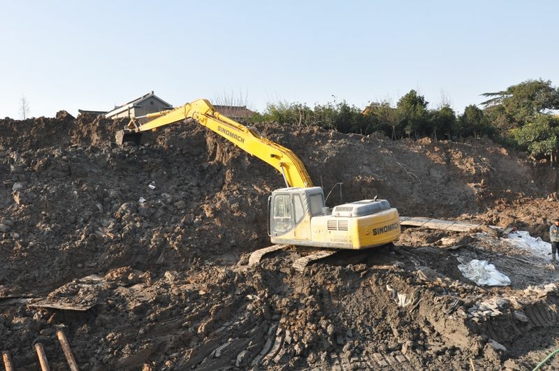 Гусеничный экскаватор SINOMACH ZG3255LC-9C, эксплуатационная масса 25000 кг