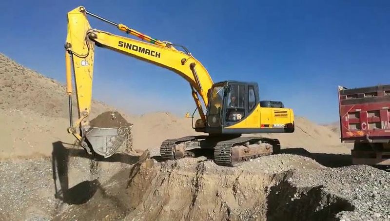 Гусеничный экскаватор SINOMACH ZG3255LC-9C, эксплуатационная масса 25000 кг